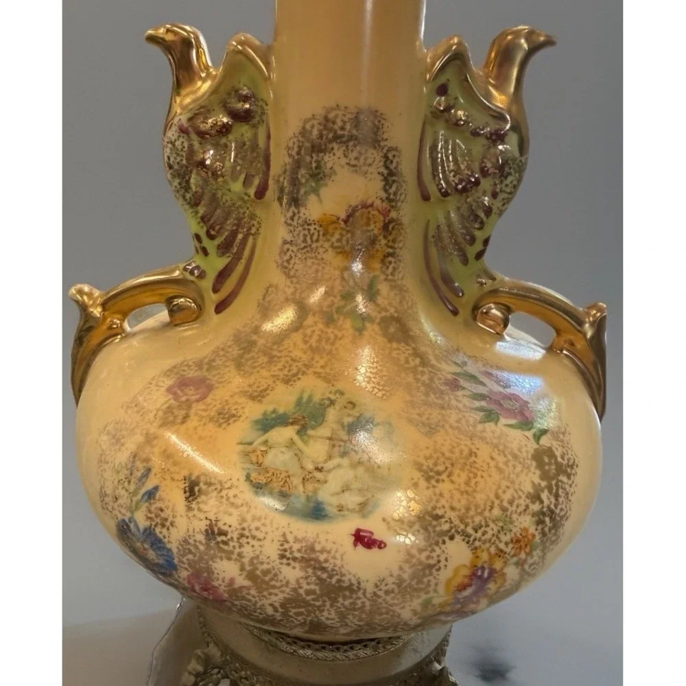 Estate Victorian Handpainted Porcelain Lamp with Gold Trim and Metal‎ Base Works